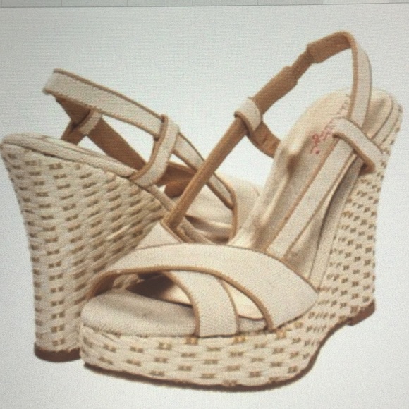 Lilly Pulitzer Shoes - Lilly Pulitzer summer  ivory wedges